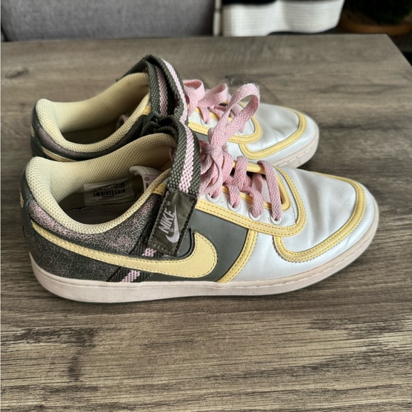 Nike shoes - Picture 5 of 6